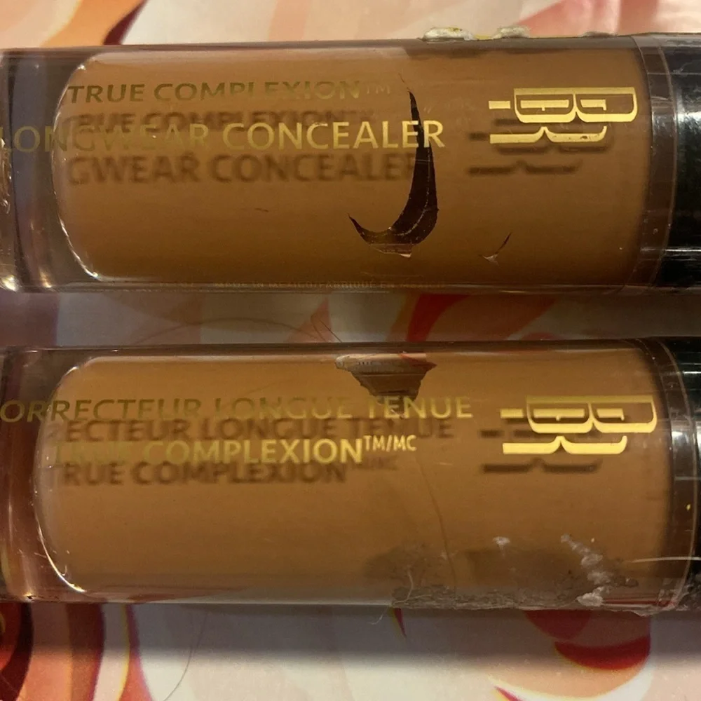 ❤️❤️❤️ HOST PICK!! Concealer/Kabuki Brush Bundle Light to Medium NWT